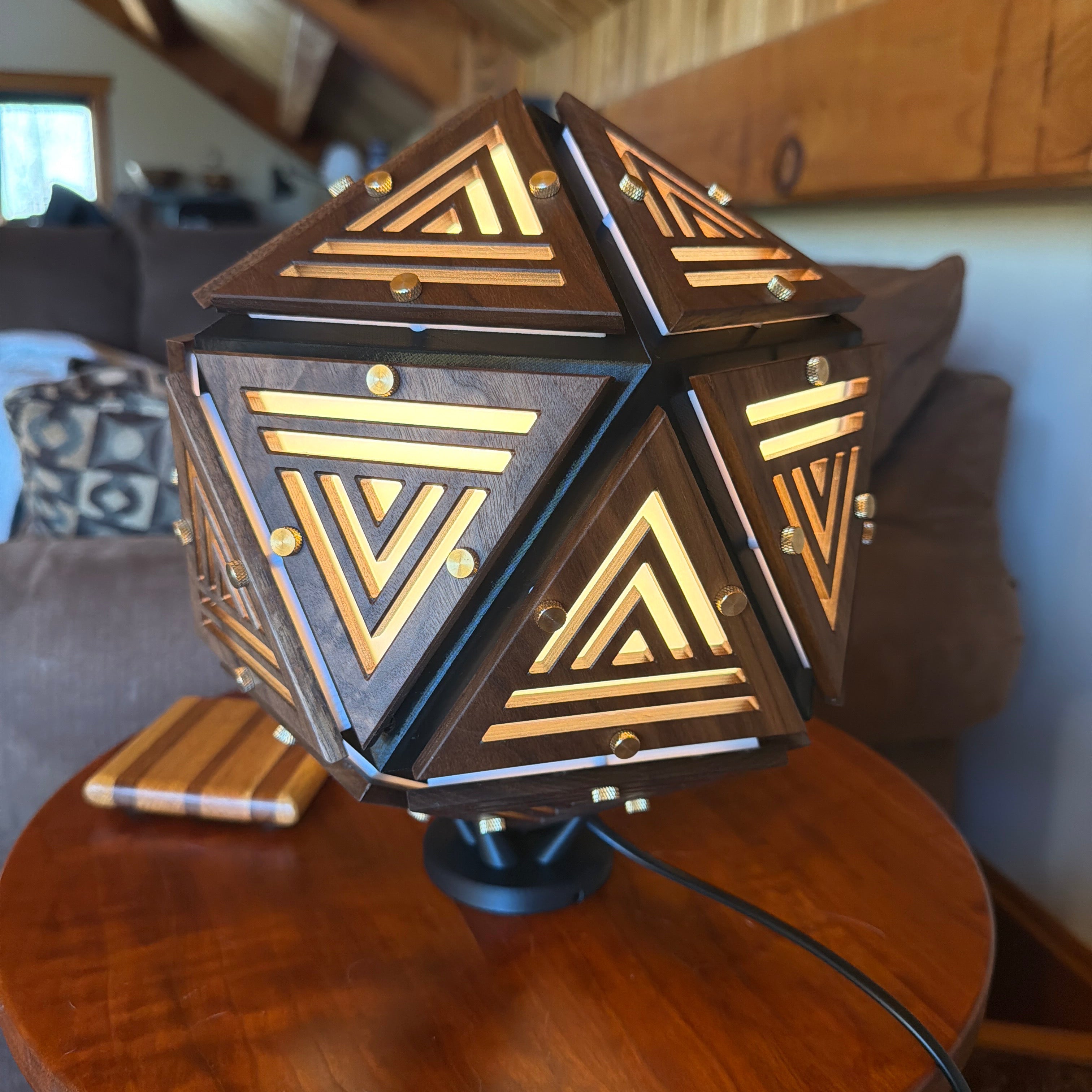 Icosa Lamp